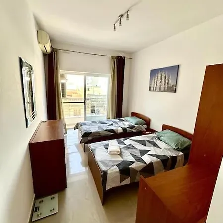 Modern - Close To The & Pv Apartment