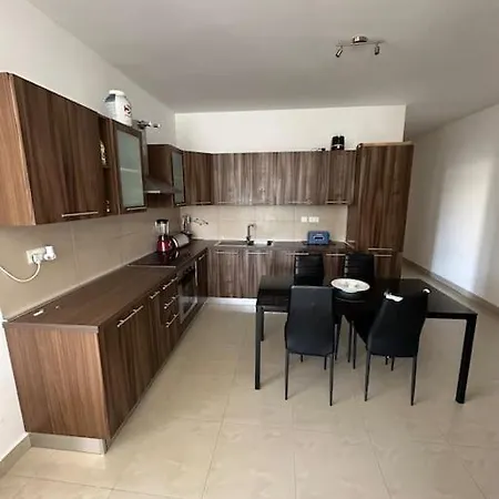 Modern - Close To The & Pv Is-Swieqi